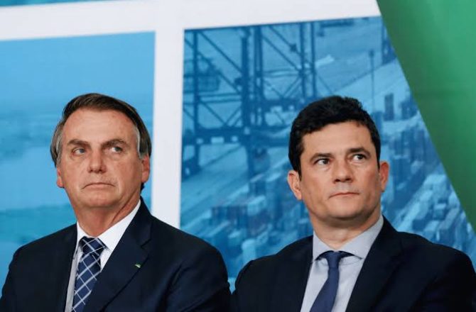 Náufragos eternos de um barco que sempre afunda